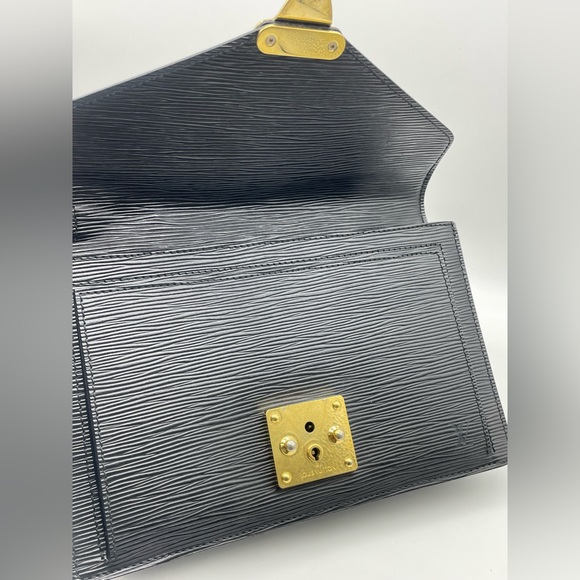 Louis Vuitton Epi Clutch - Picture 8 of 12